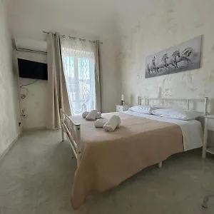 naumachia-house.taorminaitalyhotels.com/